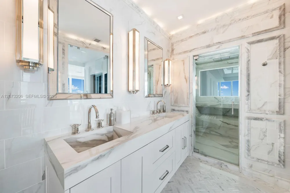 888 Biscayne Blvd #5701 Miami, FL 33132