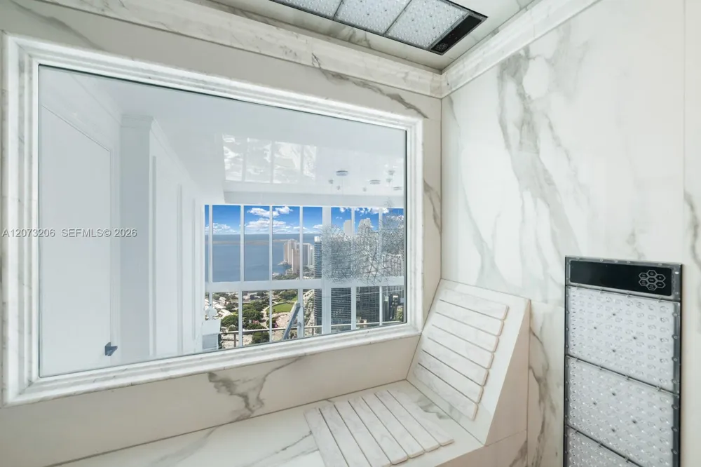 888 Biscayne Blvd #5701 Miami, FL 33132