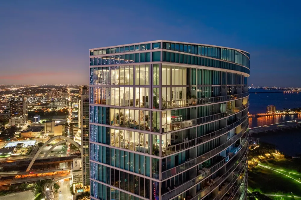 888 Biscayne Blvd #5701 Miami, FL 33132