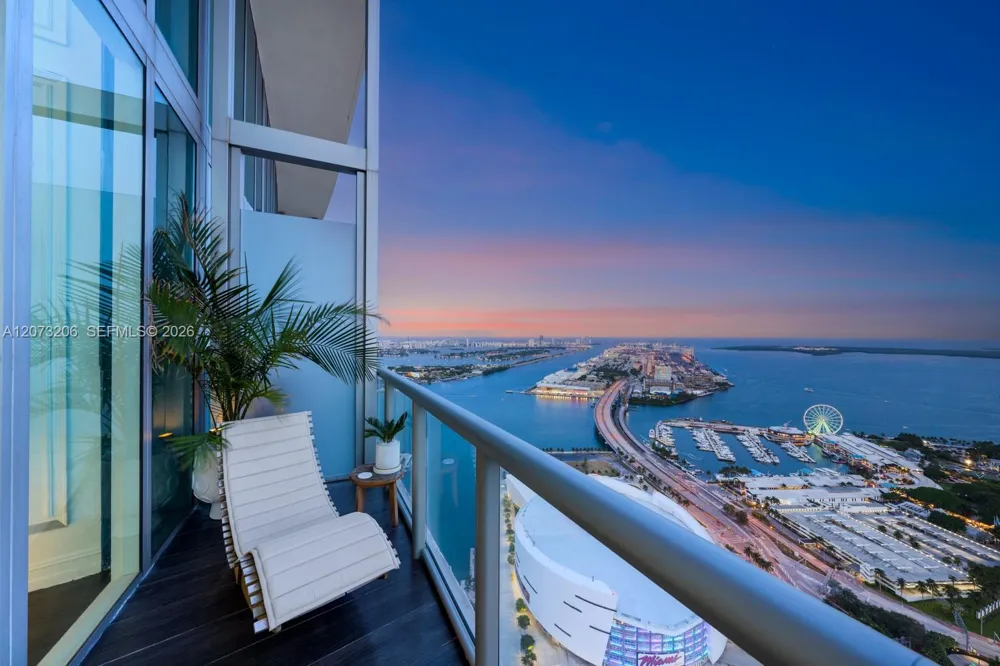 888 Biscayne Blvd #5701 Miami, FL 33132
