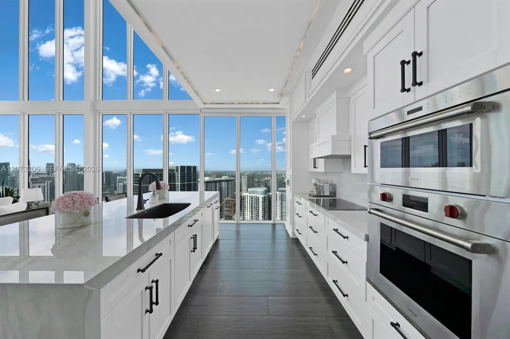 888 Biscayne Blvd #5701 Miami, FL 33132