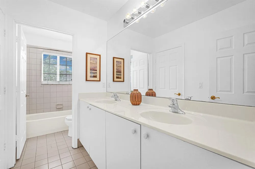 1427 NW 34th Way Lauderhill, FL 33311