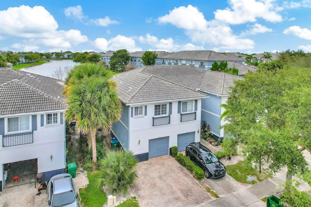 1427 NW 34th Way Lauderhill, FL 33311