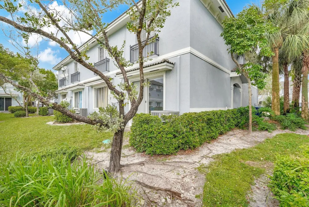 1427 NW 34th Way Lauderhill, FL 33311