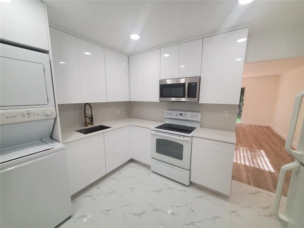 9203 NW 38th Dr #2 Coral Springs, FL 33065