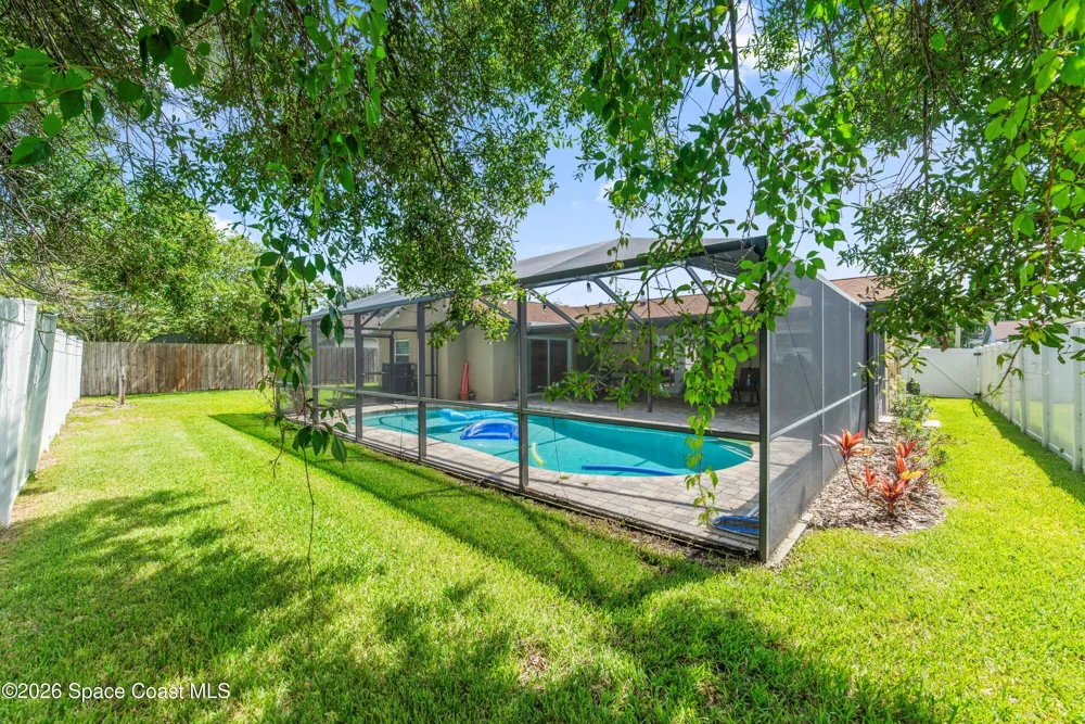 1003 Red Oak Circle Brandon, FL 33511