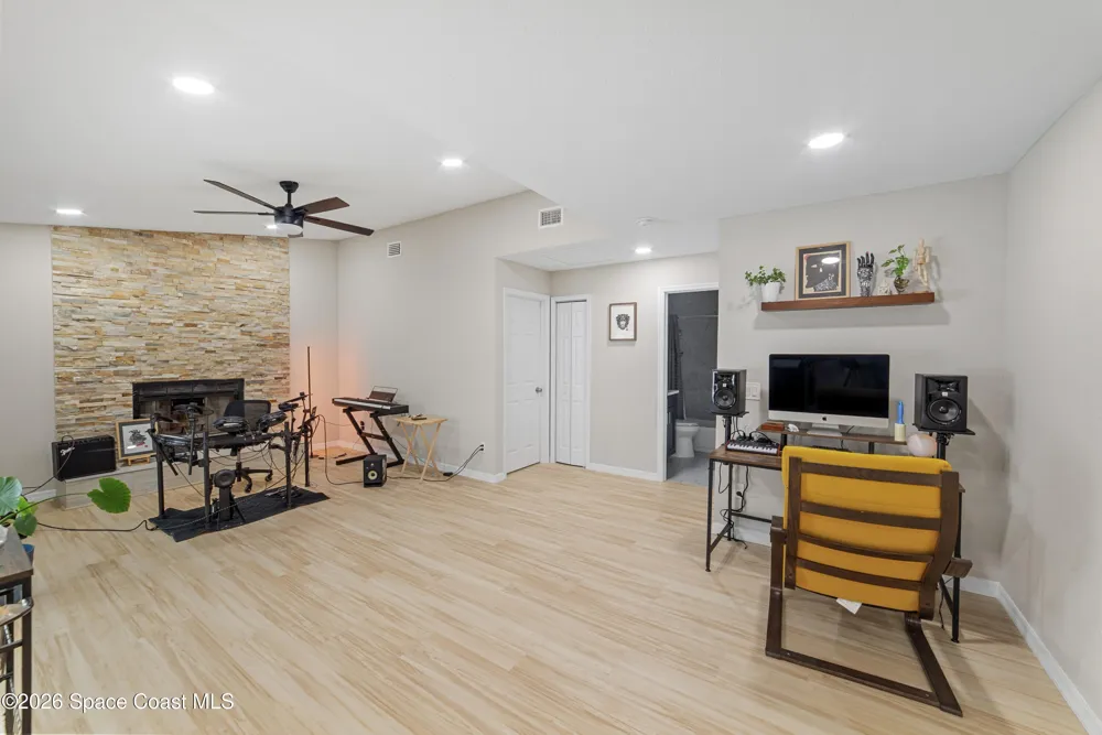 1003 Red Oak Circle Brandon, FL 33511