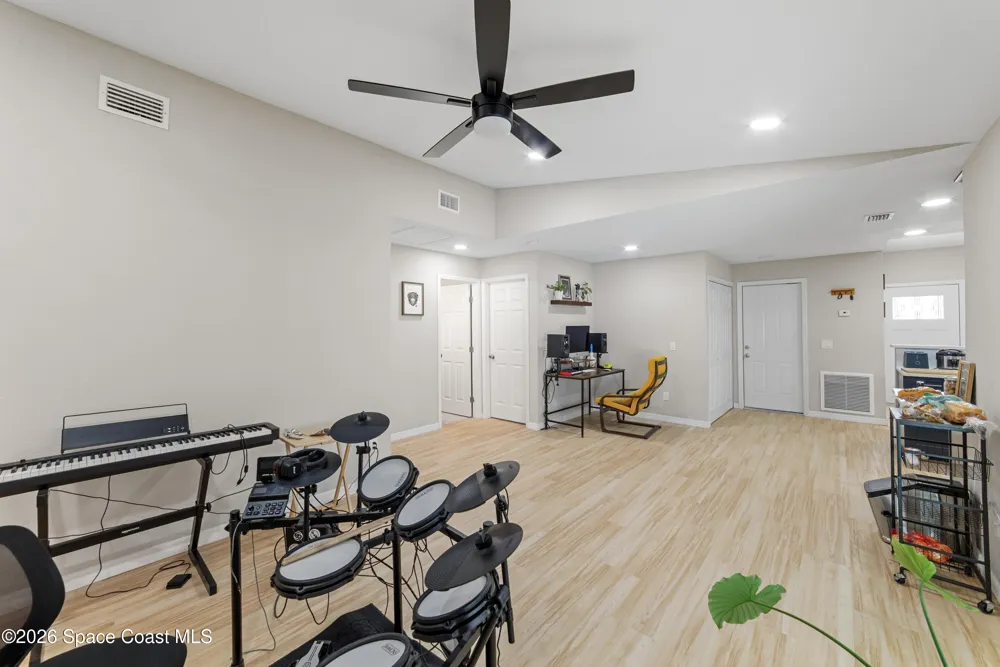 1003 Red Oak Circle Brandon, FL 33511