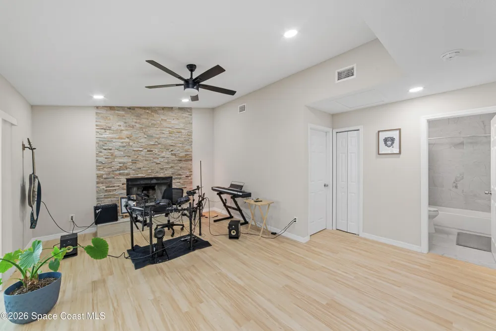 1003 Red Oak Circle Brandon, FL 33511