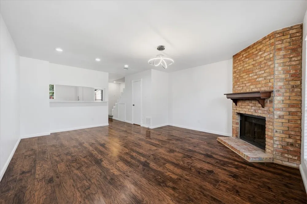 41 Abbey Road Euless, TX 76039