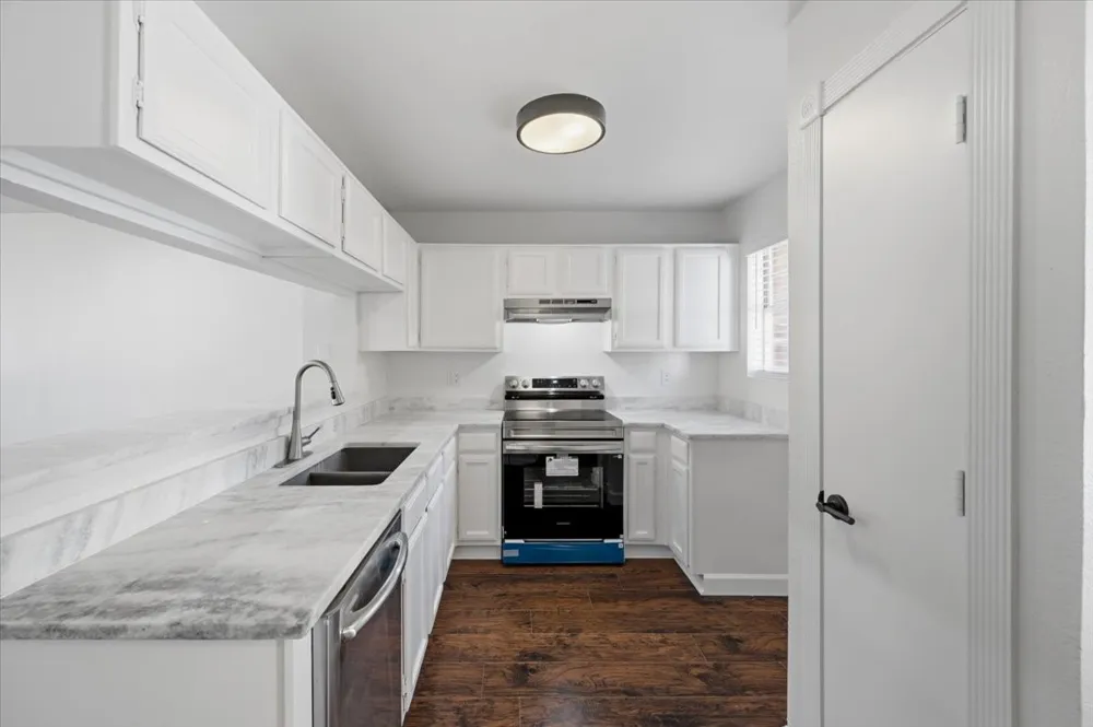 41 Abbey Road Euless, TX 76039