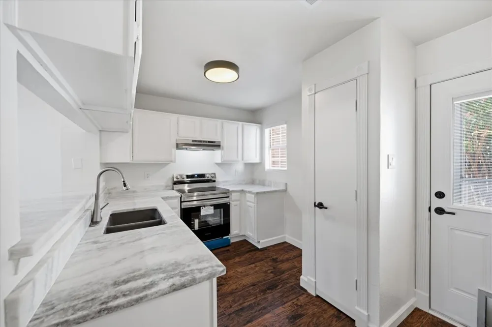 41 Abbey Road Euless, TX 76039