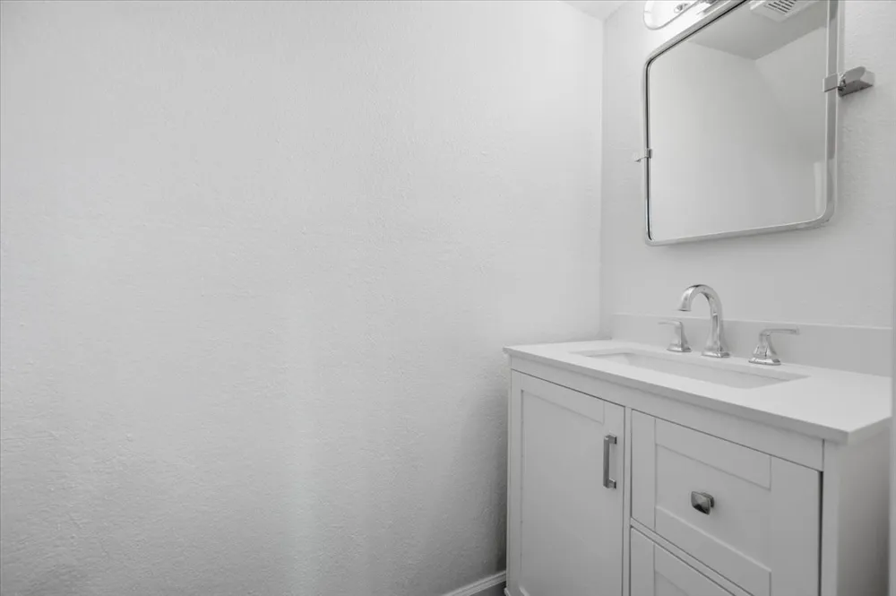41 Abbey Road Euless, TX 76039