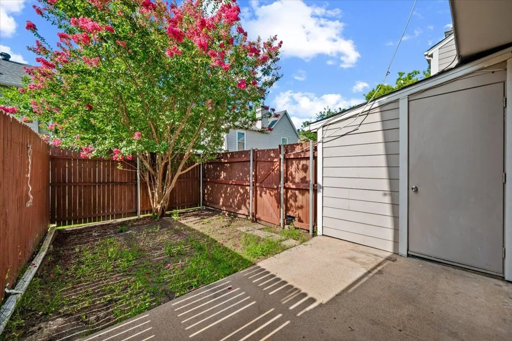 41 Abbey Road Euless, TX 76039