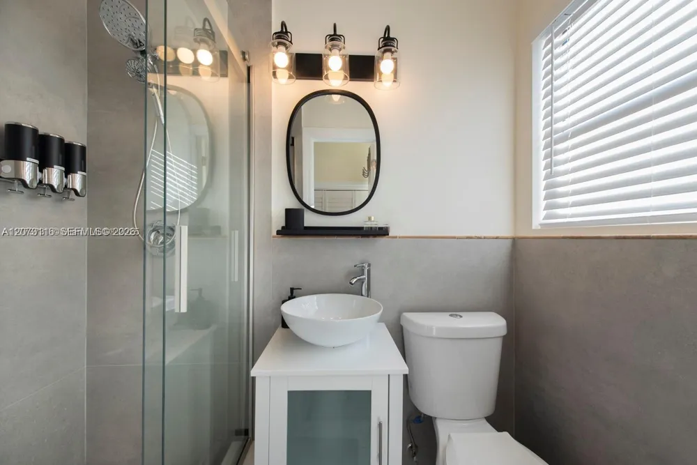 115 SE 2nd St #2 Hallandale Beach, FL 33009
