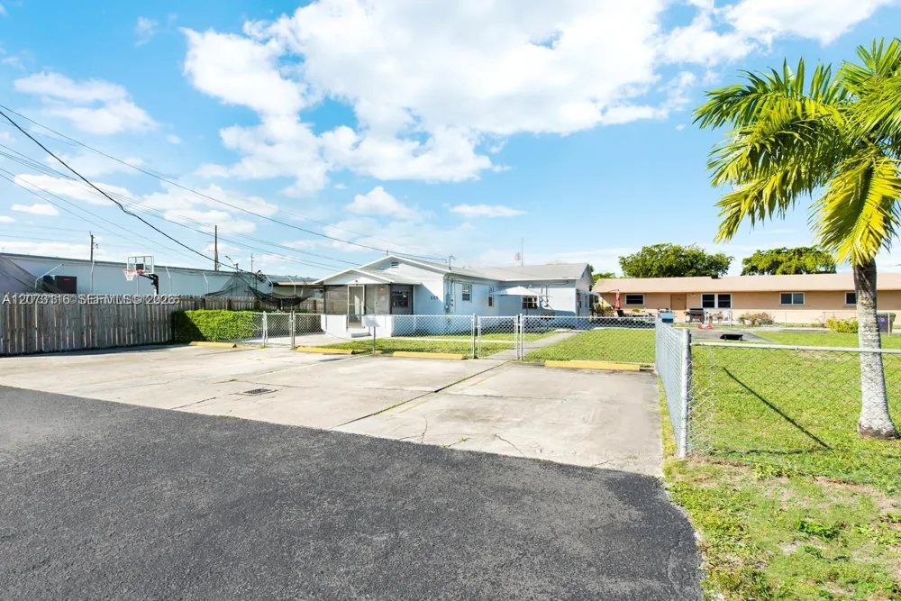 115 SE 2nd St #2 Hallandale Beach, FL 33009