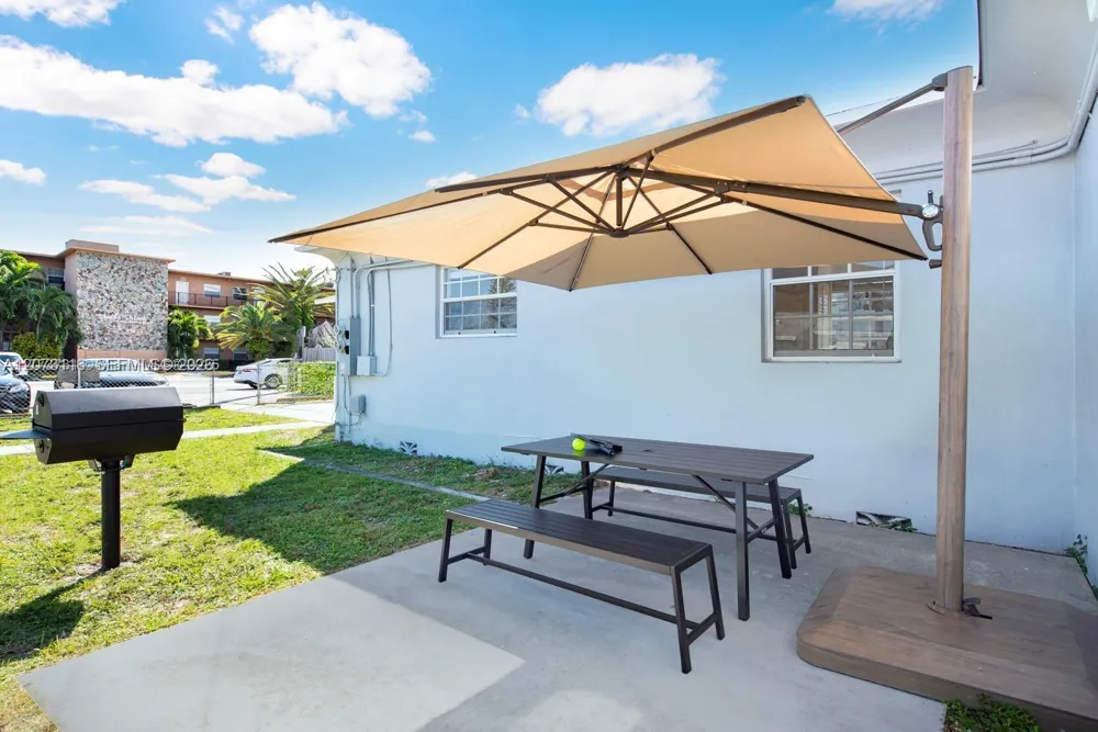115 SE 2nd St #2 Hallandale Beach, FL 33009