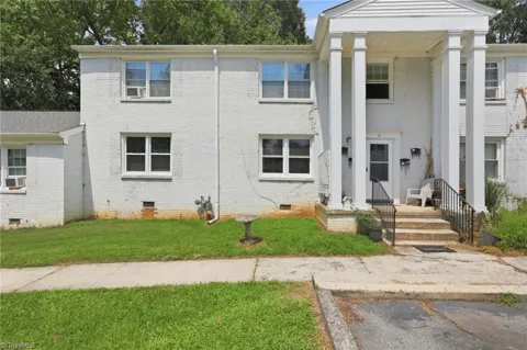 1400 Roslyn Drive #15B