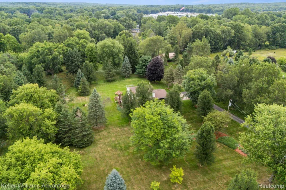 4350 Stone Barn Highland Charter Township, MI 48380