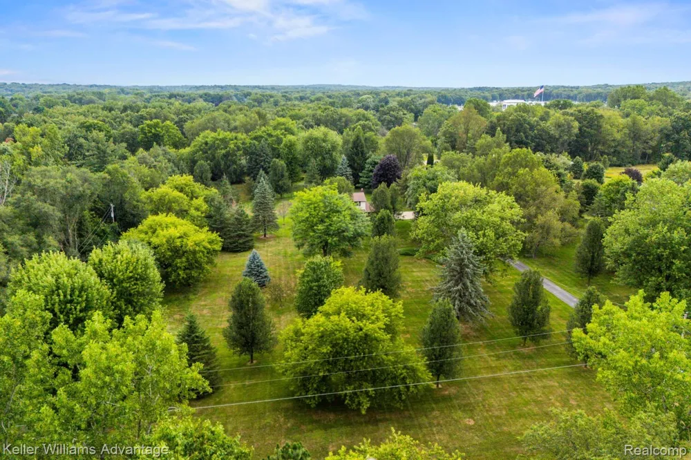4350 Stone Barn Highland Charter Township, MI 48380