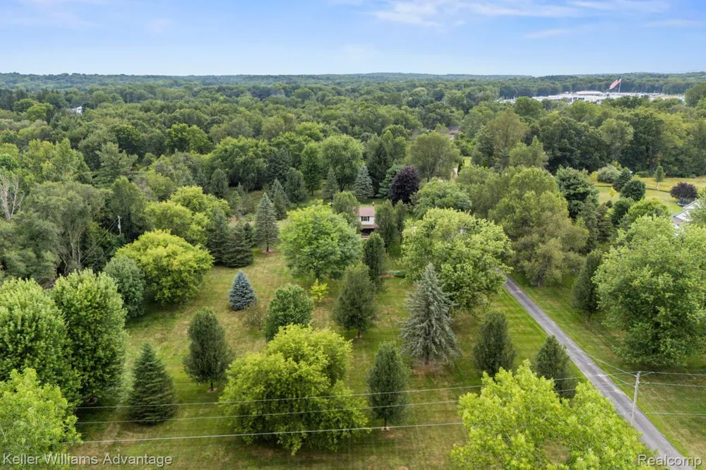 4350 Stone Barn Highland Charter Township, MI 48380
