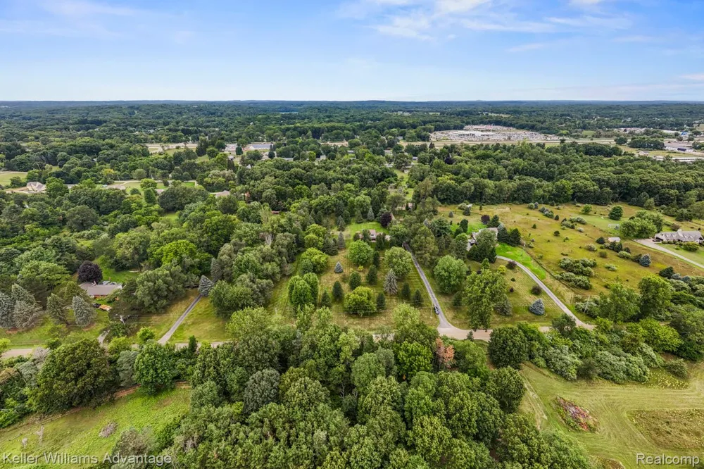 4350 Stone Barn Highland Charter Township, MI 48380