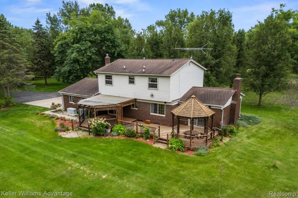 4350 Stone Barn Highland Charter Township, MI 48380