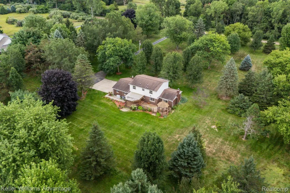 4350 Stone Barn Highland Charter Township, MI 48380