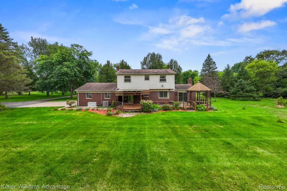 4350 Stone Barn Highland Charter Township, MI 48380