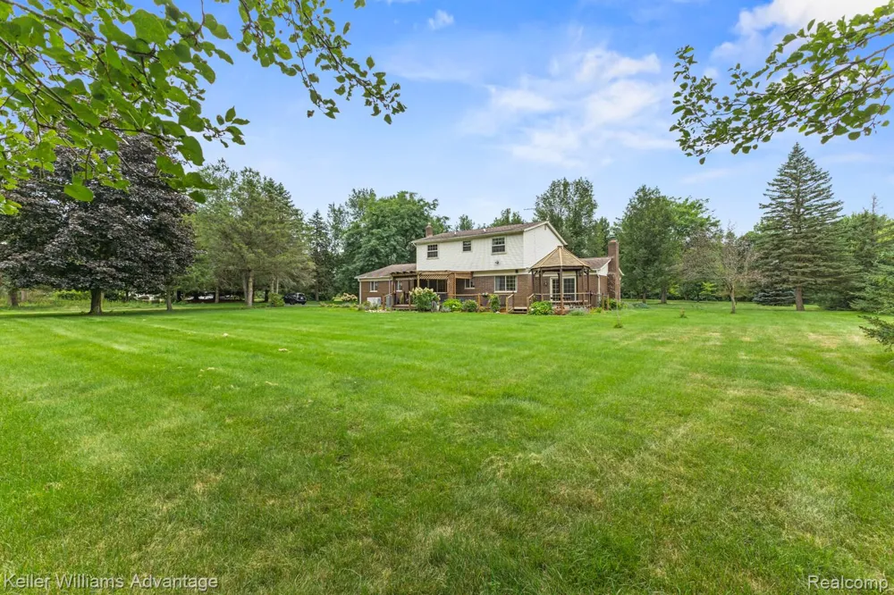 4350 Stone Barn Highland Charter Township, MI 48380