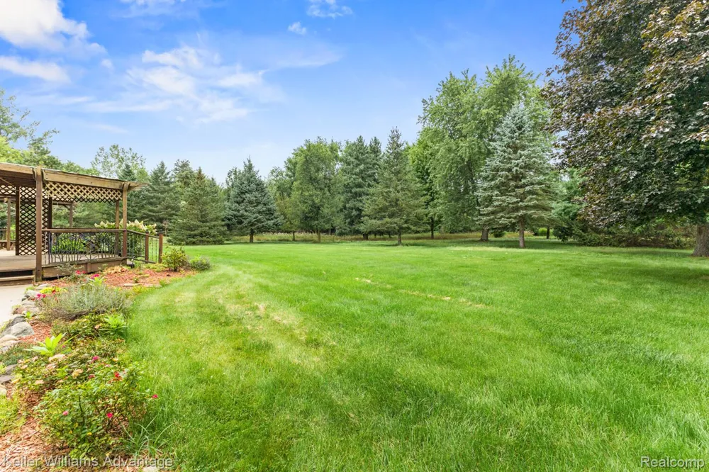 4350 Stone Barn Highland Charter Township, MI 48380