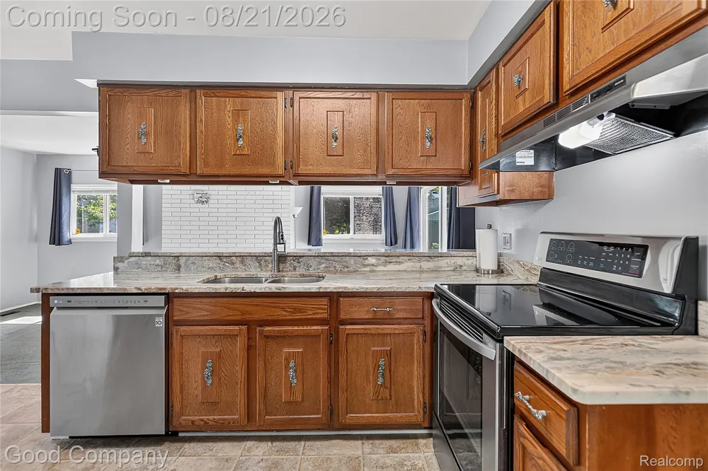3740 Horseshoe Drive Troy City, MI 48083