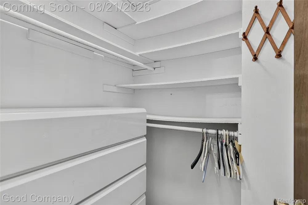3740 Horseshoe Drive Troy City, MI 48083