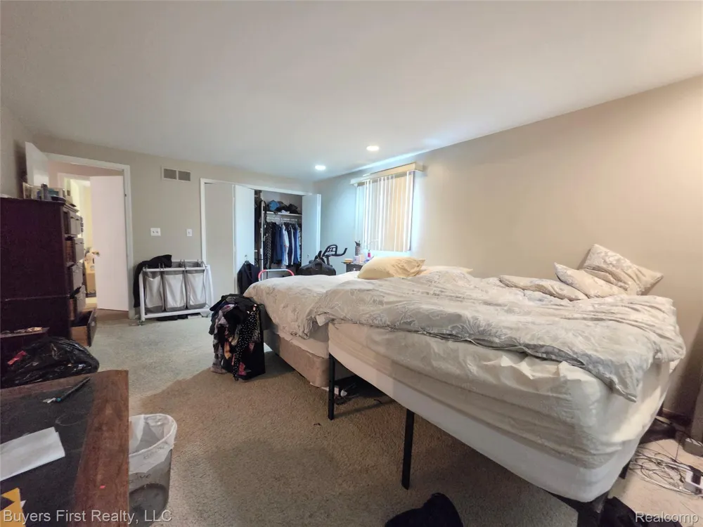 17150 Hilton Street Southfield City, MI 48075