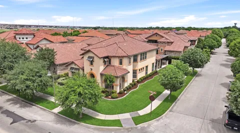 1616 Camino Lago