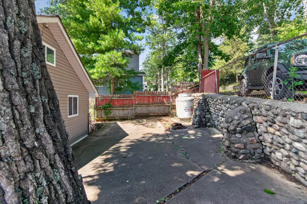 6227 K DRIVE Osseo, MI 49266