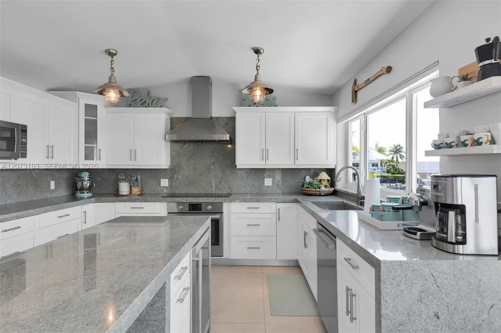 122 Court Contessa Islamorada, FL 33036