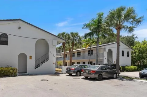 1350 NE 5TH TERRACE #4