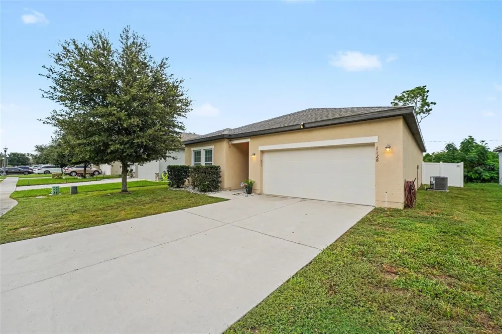 1128 ROBERTA ROAD Lake Wales, FL 33853