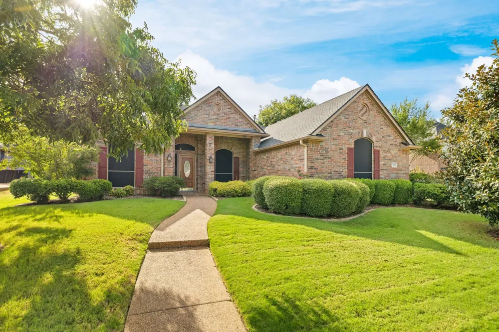 1602 Oak Ridge Drive Corinth, TX 76210
