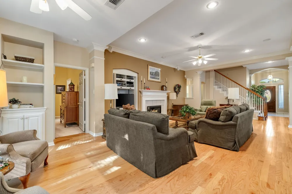 1602 Oak Ridge Drive Corinth, TX 76210