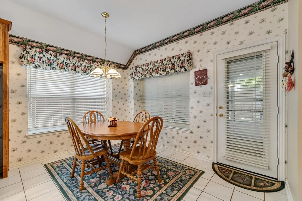 1602 Oak Ridge Drive Corinth, TX 76210