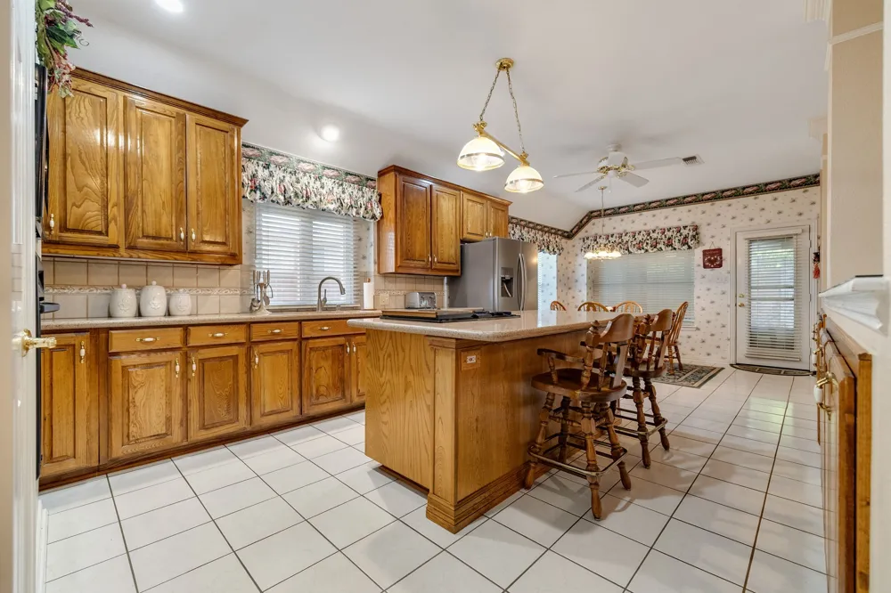 1602 Oak Ridge Drive Corinth, TX 76210