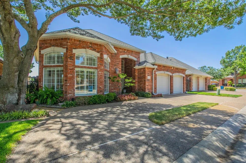 757 Village Green Drive DeSoto, TX 75115