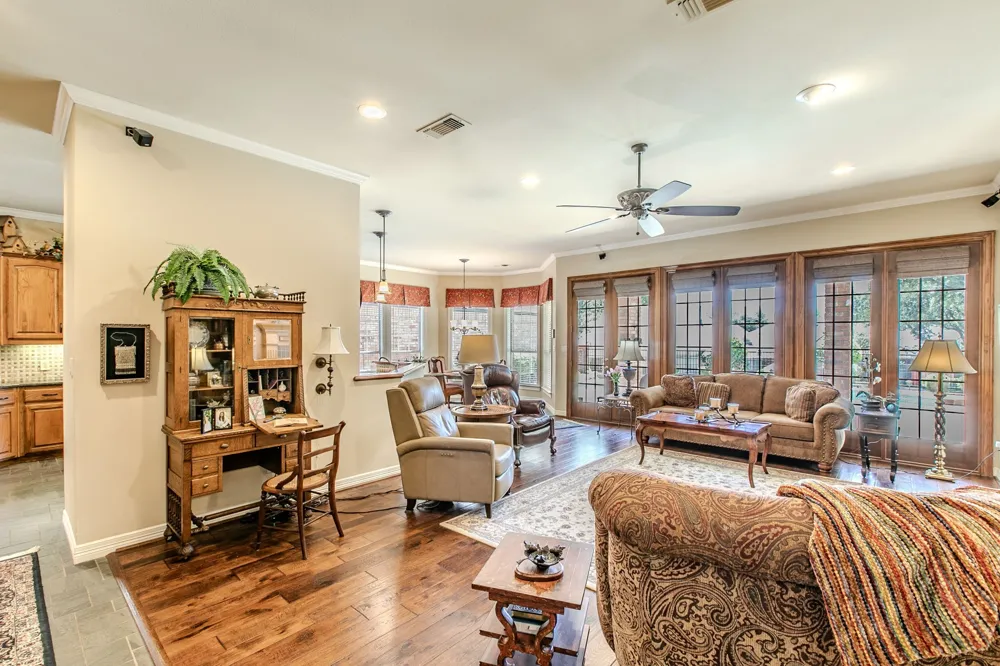757 Village Green Drive DeSoto, TX 75115