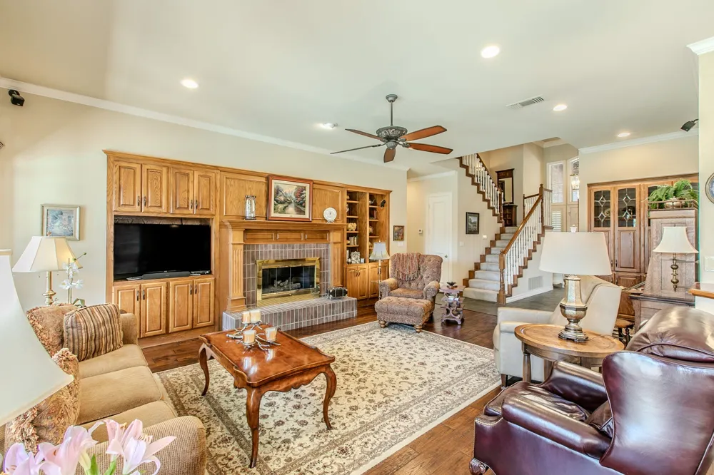 757 Village Green Drive DeSoto, TX 75115