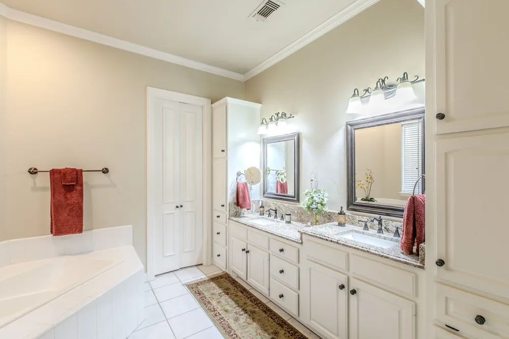 757 Village Green Drive DeSoto, TX 75115