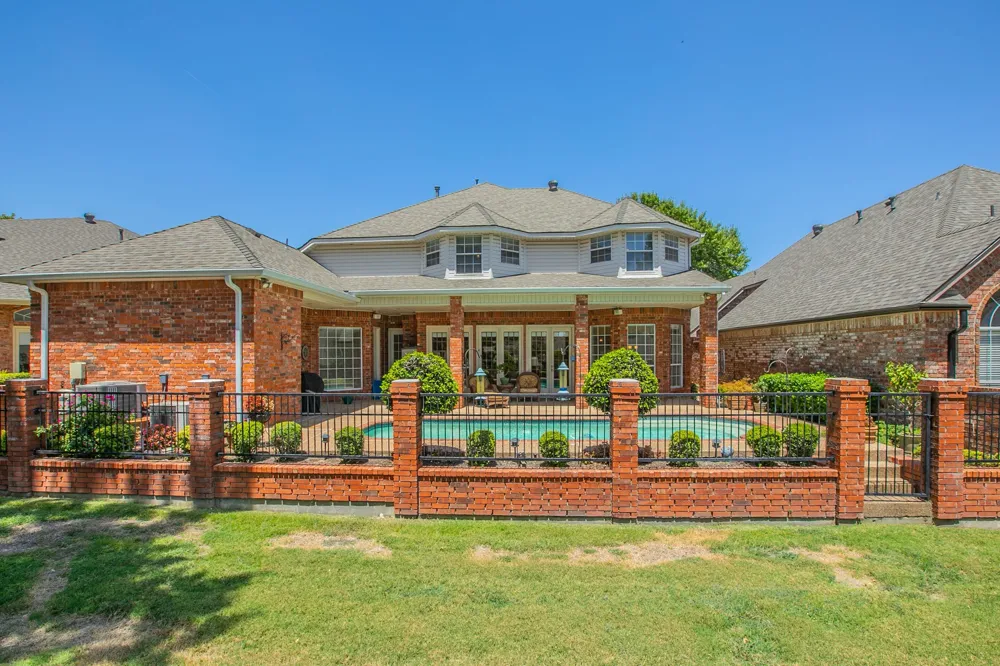 757 Village Green Drive DeSoto, TX 75115
