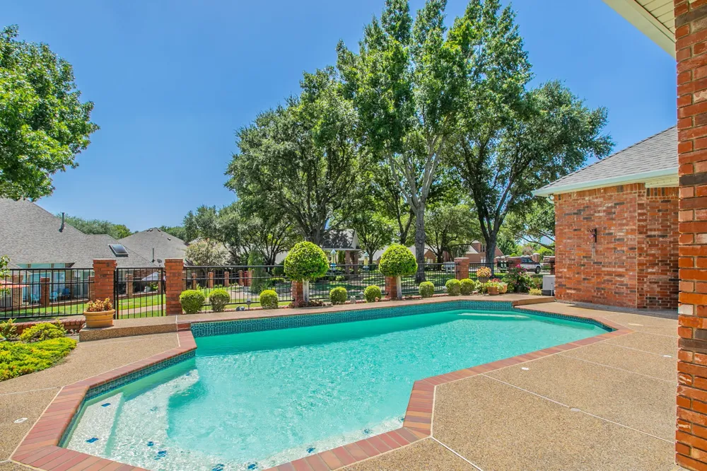 757 Village Green Drive DeSoto, TX 75115