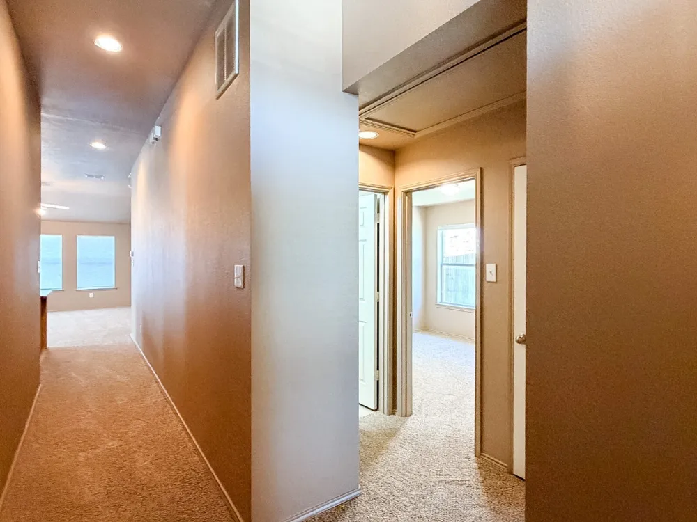 633 Canoe Way Crowley, TX 76036